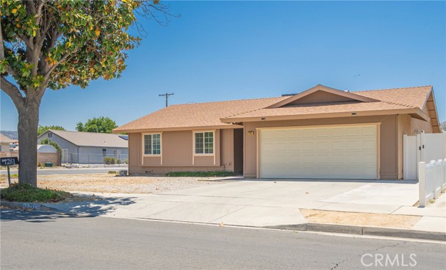 1281 Leslie Drive, Hemet CA: https://media.crmls.org/medias/08ef2dd4-4747-45d7-b26c-6ee24d0f20b0.jpg