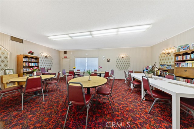 1895 W Devonshire Avenue, Hemet CA: https://media.crmls.org/medias/08ef301c-e925-4929-bae7-d7adcee57d74.jpg