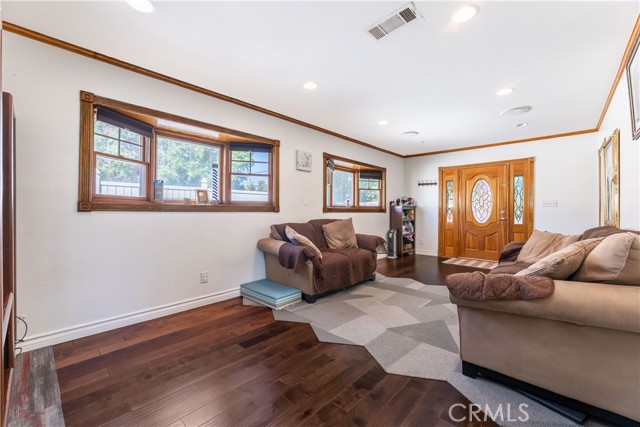 Detail Gallery Image 11 of 57 For 11203 Sheldon St, Sun Valley,  CA 91352 - 4 Beds | 2 Baths