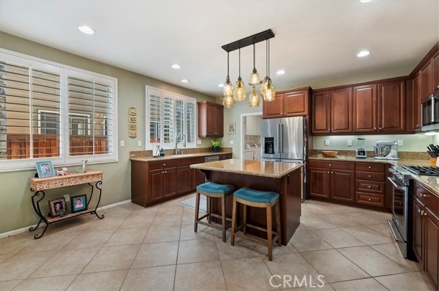 Detail Gallery Image 17 of 46 For 4795 Shasta Blue, Hemet,  CA 92545 - 5 Beds | 3 Baths