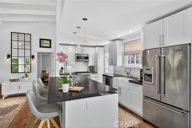 Detail Gallery Image 12 of 26 For 768 26th St, Manhattan Beach,  CA 90266 - 3 Beds | 2 Baths
