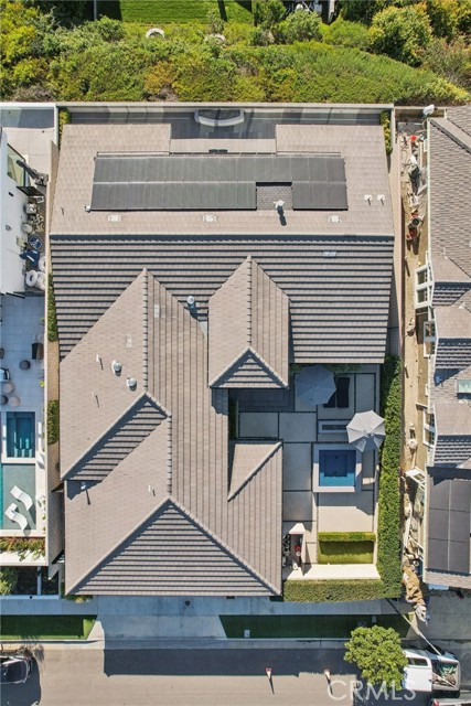 Detail Gallery Image 4 of 39 For 1301 Outrigger Dr, Corona Del Mar,  CA 92625 - 4 Beds | 3/1 Baths