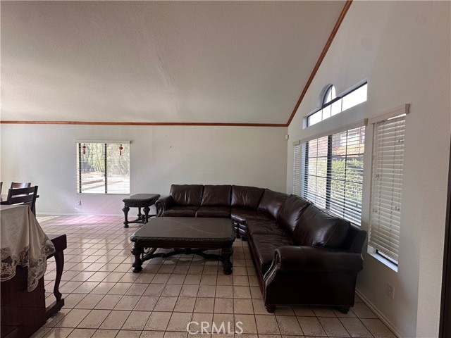 10751 Sonora Avenue, Rancho Cucamonga CA: https://media.crmls.org/medias/08f1f0f5-8eb3-4b2b-b3df-f62cd58e5428.jpg
