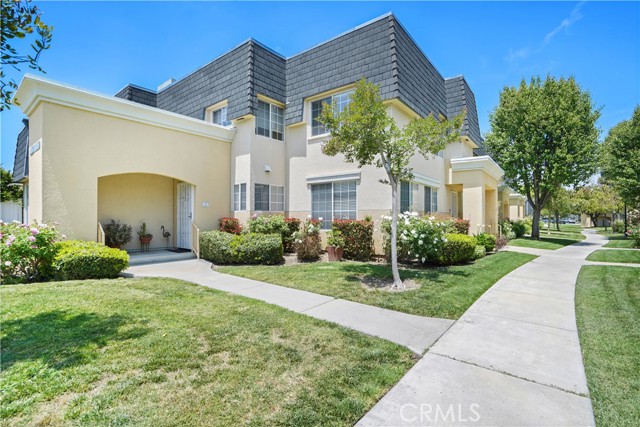 Detail Gallery Image 1 of 24 For 19216 Hamlin St #1,  Reseda,  CA 91335 - 3 Beds | 2 Baths