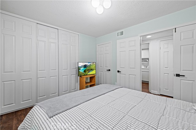 28777 Kathleen Avenue, Saugus CA: https://media.crmls.org/medias/08f3a1a4-74be-4da5-a3c9-bf4da13fd8c0.jpg