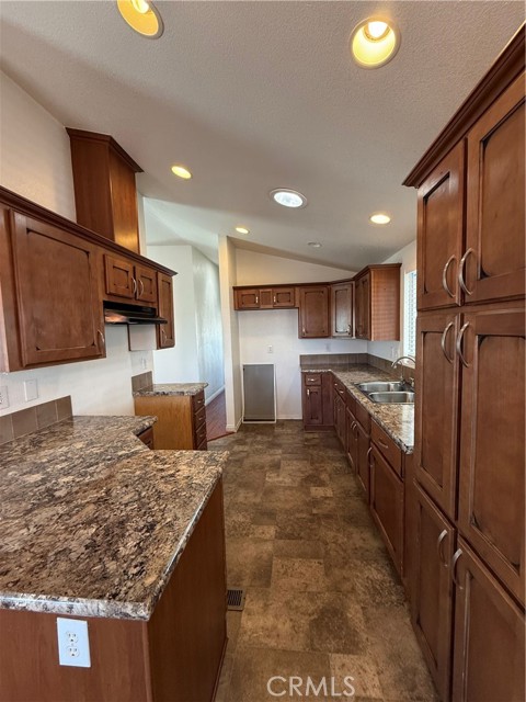 11101 Imperial Hwy, Norwalk CA: https://media.crmls.org/medias/08f3b1db-6d7a-459e-873b-74695159308e.jpg