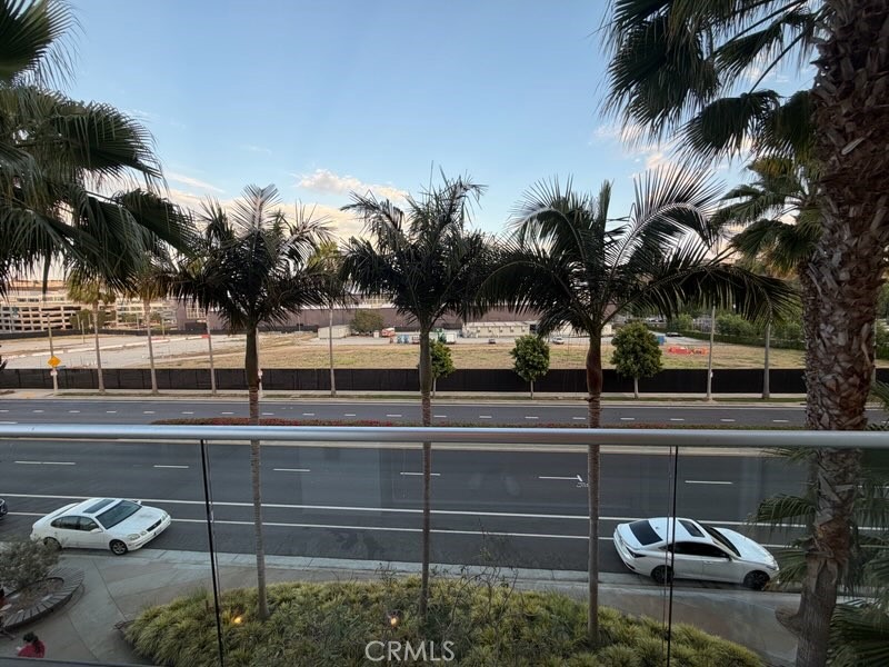 https://media.crmls.org/medias/08f44f1c-9bde-4cd4-a01a-863869f00c16.jpg?preset=X-Large