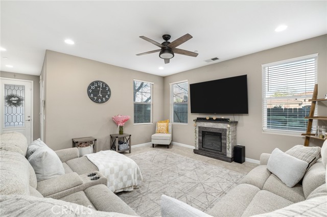 3580 Buckingham Avenue, Clovis CA: https://media.crmls.org/medias/08f4b662-5d9a-4fe9-bc11-62b61af28cba.jpg