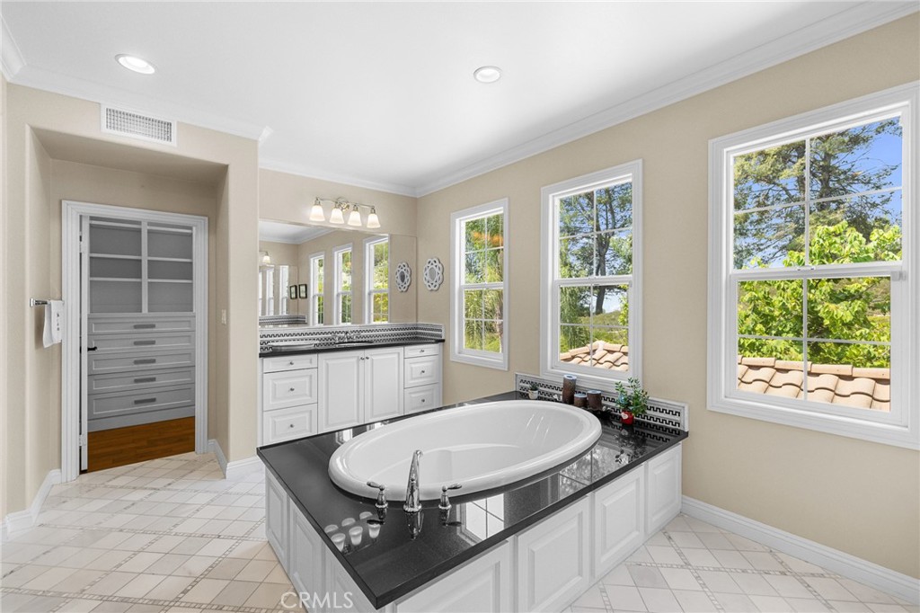 MLS #OC25183394 img 20