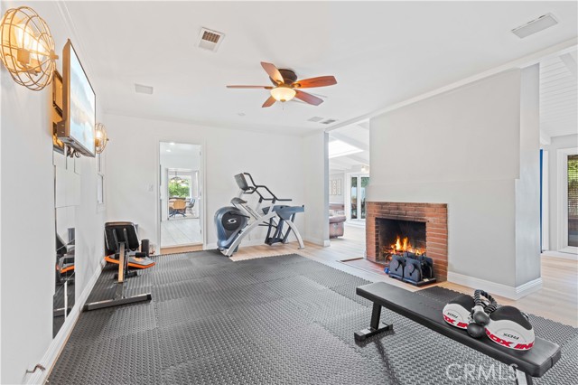 13405 Tiara Street, Valley Glen CA: https://media.crmls.org/medias/08f5fc9d-7a67-4da7-ba73-13038c7e732d.jpg