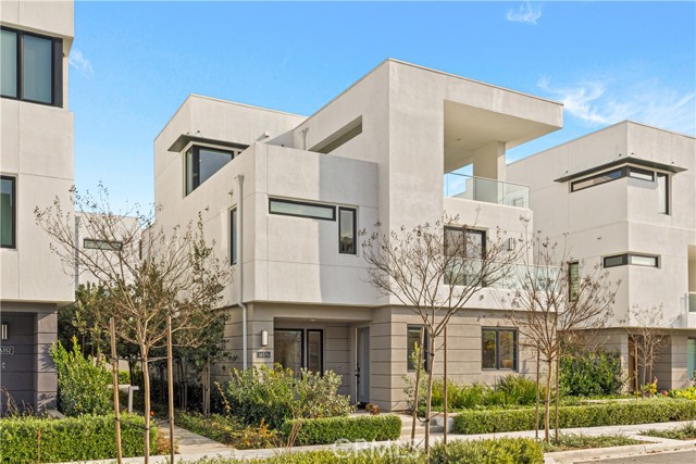 Detail Gallery Image 2 of 56 For 16376 Veterans, Tustin,  CA 92782 - 4 Beds | 3/1 Baths