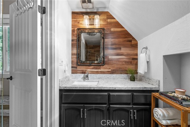 Detail Gallery Image 16 of 29 For 635 Grass Valley Dr, Lake Arrowhead,  CA 92352 - 3 Beds | 2 Baths