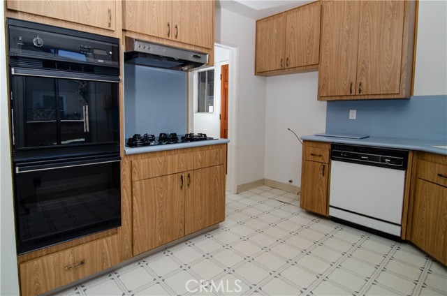 10520 Haskell Avenue, Granada Hills CA: https://media.crmls.org/medias/08f7ed9c-9cd8-4c6b-bcd4-a9a08e580816.jpg