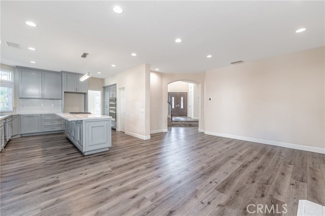 Detail Gallery Image 15 of 29 For 429 Somerset Cir, Corona,  CA 92879 - 4 Beds | 3 Baths
