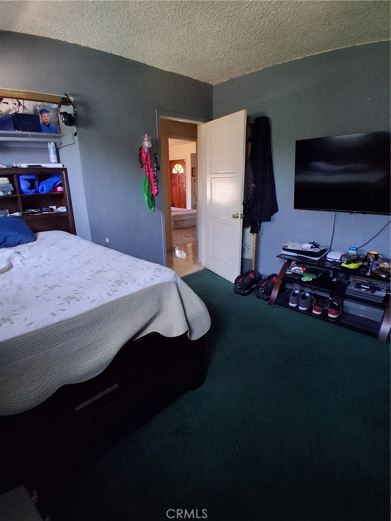 https://media.crmls.org/medias/08f90a08-3bed-4f0e-a266-ced95919ec44.jpg?preset=X-Large