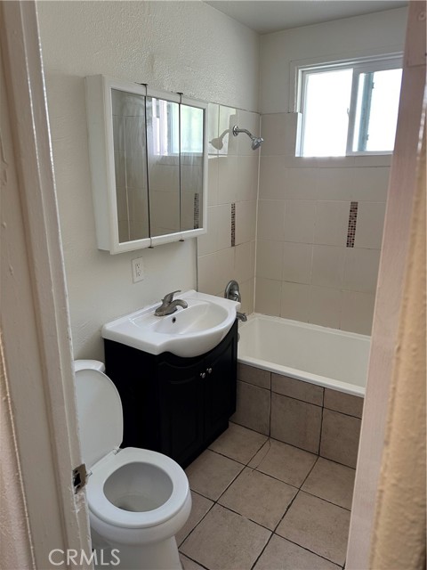 Detail Gallery Image 10 of 22 For 1512 W 103rd, Los Angeles,  CA 90047 - 4 Beds | 2 Baths