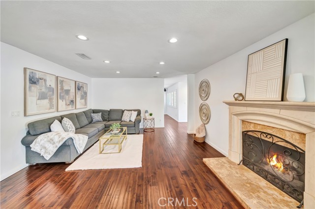 Detail Gallery Image 10 of 48 For 6136 Kentland, Woodland Hills,  CA 91367 - 4 Beds | 3 Baths