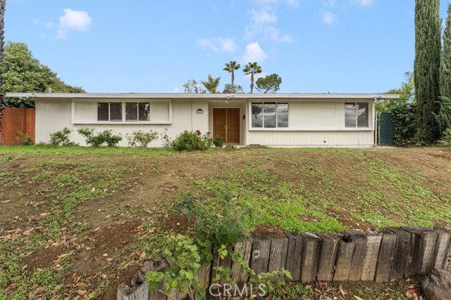 Detail Gallery Image 2 of 15 For 20447 Oxnard St, Woodland Hills,  CA 91367 - 3 Beds | 2 Baths