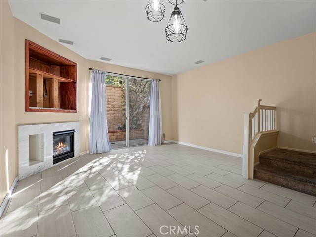 Detail Gallery Image 4 of 17 For 27024 Wolf Creek Trl #22,  Valencia,  CA 91354 - 2 Beds | 2 Baths