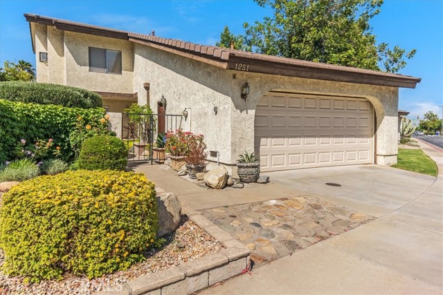 Detail Gallery Image 1 of 25 For 1251 N North Hills Dr, Upland,  CA 91784 - 4 Beds | 2/1 Baths