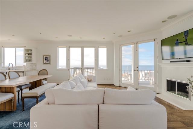 300 19TH Street, Manhattan Beach CA: https://media.crmls.org/medias/08fdbe8a-772c-415f-8f35-cc1f6f38c083.jpg