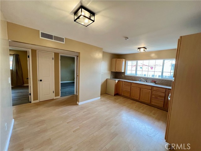 728 Catalina, Frazier Park CA: https://media.crmls.org/medias/08fdc21c-1b5d-4206-a63e-ddc4d715be52.jpg