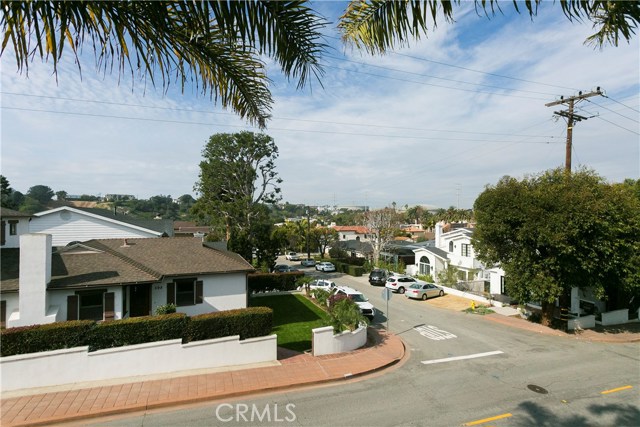 600 35th Street, Manhattan Beach, California 90266, 3 Bedrooms Bedrooms, ,2 BathroomsBathrooms,Residential,Sold,35th,SB17026414