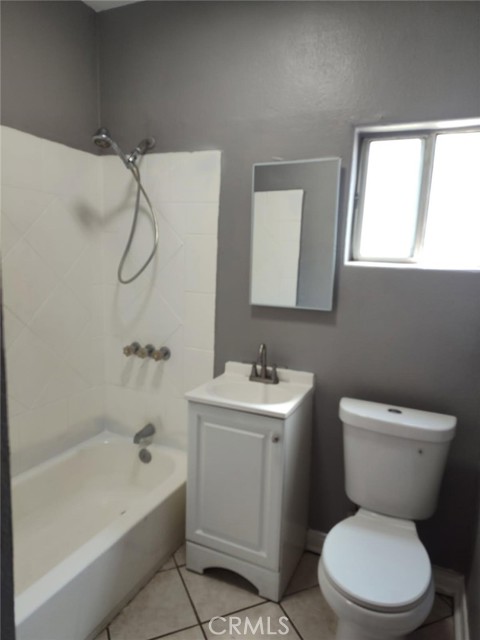2236 Lime Avenue, Long Beach CA: https://media.crmls.org/medias/08fead8c-3d60-46ce-8fc4-53b54a10d571.jpg