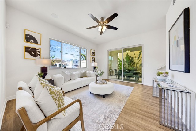 Detail Gallery Image 3 of 49 For 104 Interval, Irvine,  CA 92618 - 3 Beds | 2/1 Baths