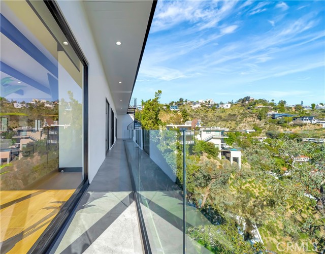 Detail Gallery Image 4 of 20 For 8686 Franklin Ave, Hollywood Hills,  CA 90069 - 4 Beds | 3 Baths