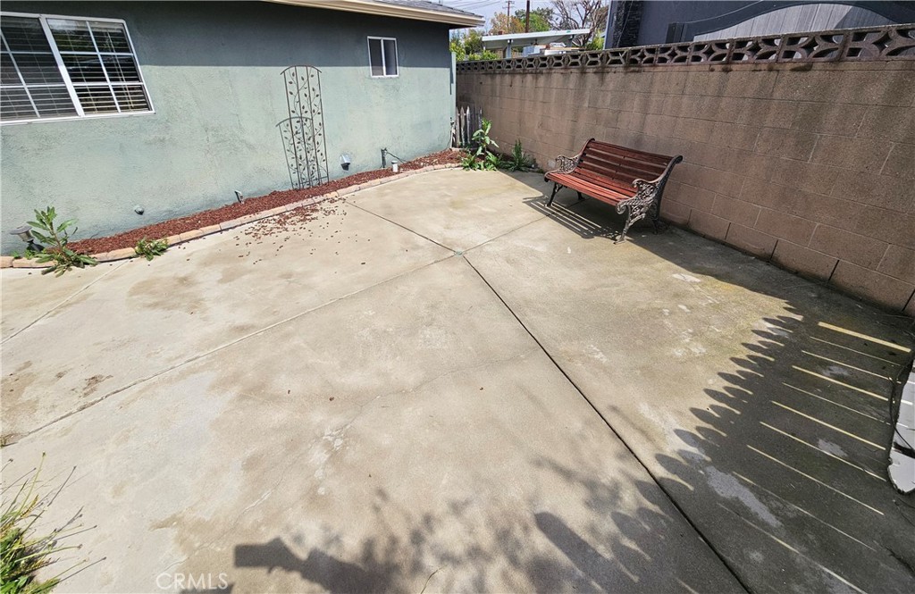 https://media.crmls.org/medias/08ffe577-79dc-4eff-84d3-3da87476a919.jpg?preset=X-Large