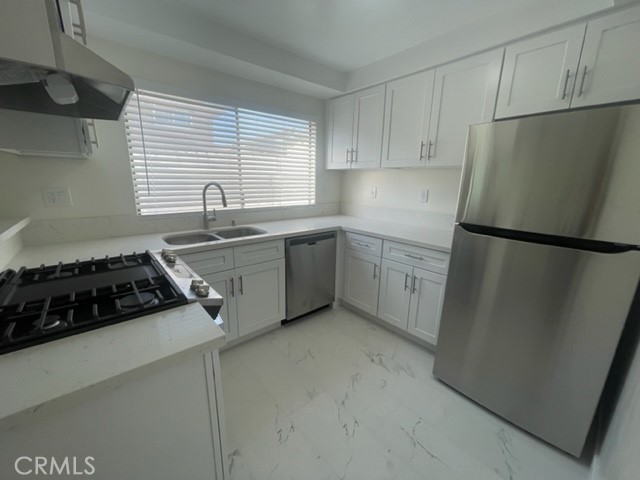 17061 Grove Circle, Huntington Beach CA: https://media.crmls.org/medias/090037bd-6998-487d-9e3a-8817970f3b82.jpg
