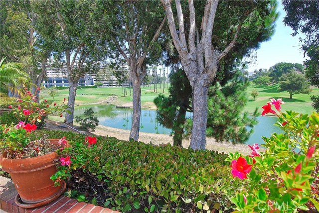 28 Fairway Drive, Manhattan Beach CA: https://media.crmls.org/medias/0900c67d-3753-4dd7-88a6-6f7e7df43a03.jpg