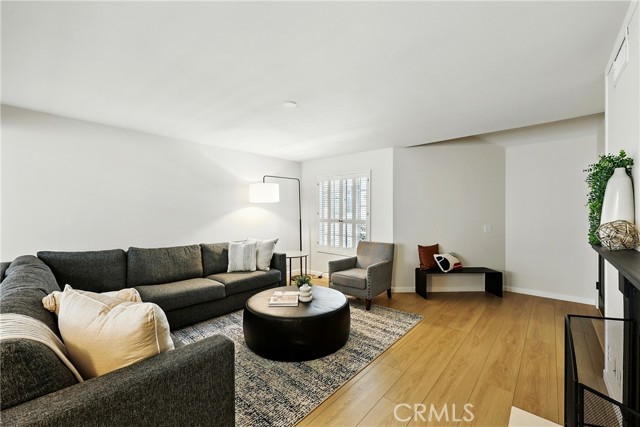 254 N Mar Vista Avenue, Pasadena CA: https://media.crmls.org/medias/0900e47a-4b70-41da-bf7b-a06fe5fb1e76.jpg