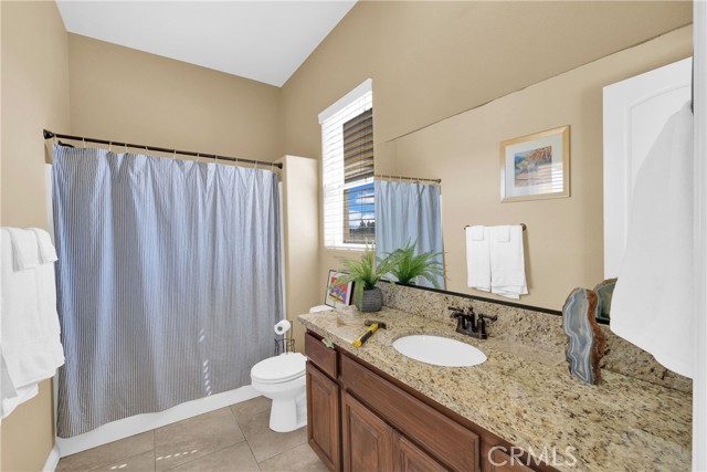 Detail Gallery Image 17 of 44 For 10077 Silver Palm Dr, Oak Hills,  CA 92344 - 4 Beds | 4 Baths