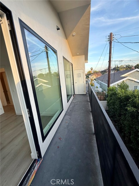 Detail Gallery Image 17 of 23 For 17816 W Bullock, Encino,  CA 91316 - 2 Beds | 2 Baths