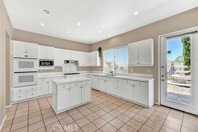 23261 Castle Rock, Mission Viejo CA: https://media.crmls.org/medias/09019a6c-8ca5-4b2c-b594-6c970b8e6b21.jpg