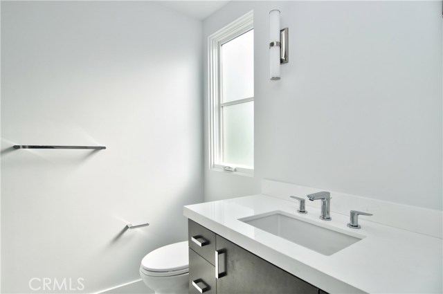 Detail Gallery Image 19 of 32 For 621 Narcissus Ave, Corona Del Mar,  CA 92625 - 3 Beds | 3 Baths