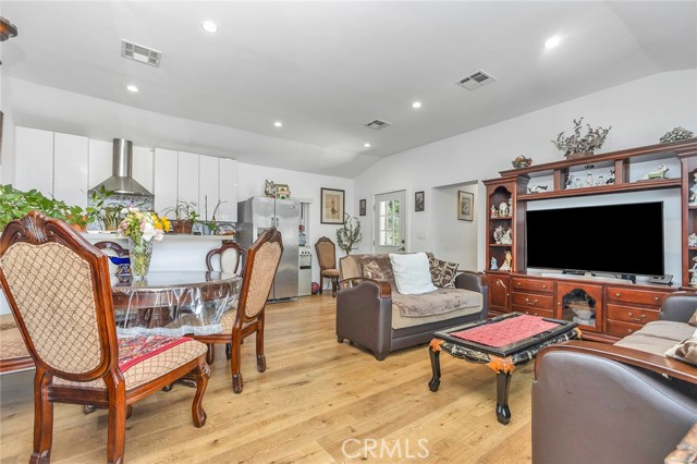 6015 Laurelgrove Avenue, North Hollywood CA: https://media.crmls.org/medias/0901f220-0937-4ebc-8b9f-062b0038ba22.jpg