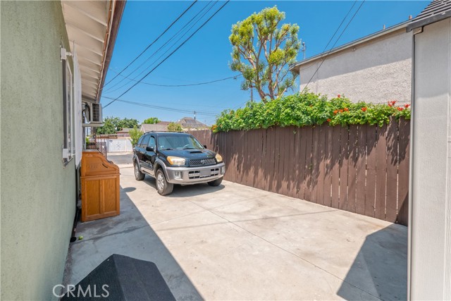 1203 E 33rd Street, Los Angeles CA: https://media.crmls.org/medias/09021dbc-f998-43d8-864f-65a49c5e15f7.jpg