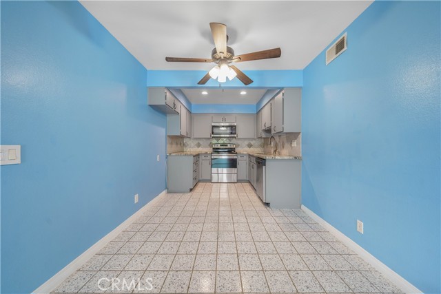 Detail Gallery Image 5 of 25 For 1256 Patricia Ave #10,  Simi Valley,  CA 93065 - 2 Beds | 2 Baths