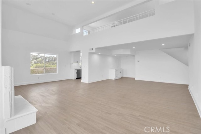 390 S Sepulveda Boulevard, Brentwood CA: https://media.crmls.org/medias/0902d275-3365-487d-86f5-0f2dcb0c6859.jpg