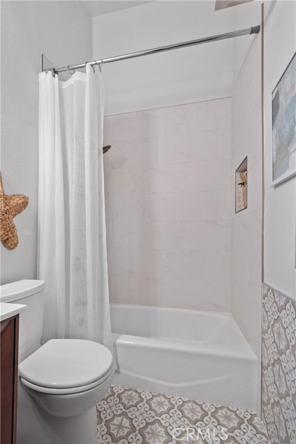 409 Utica Avenue, Huntington Beach CA: https://media.crmls.org/medias/0903a5f1-4ca1-4802-a264-01e0dbf77e08.jpg