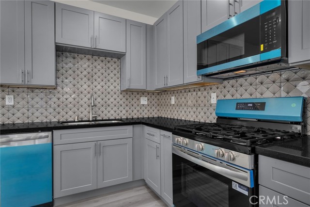 Detail Gallery Image 3 of 14 For 1509 W 87th, Los Angeles,  CA 90047 - 2 Beds | 2 Baths