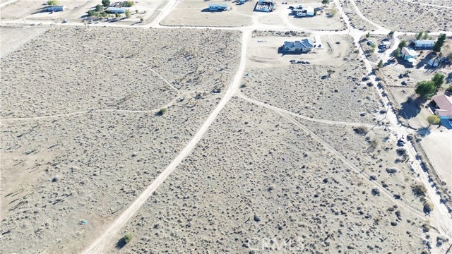 Detail Gallery Image 5 of 12 For 111 Riggins, Phelan,  CA 92371 - – Beds | – Baths