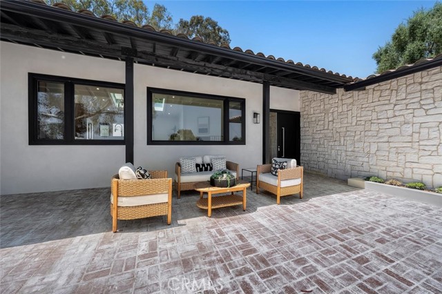 2708 Via Elevado, Palos Verdes Estates CA: https://media.crmls.org/medias/090442ca-82f1-4fe0-a2b6-f1bbaa1db007.jpg