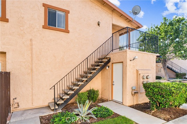 Detail Gallery Image 2 of 20 For 1382 via Santiago, Corona,  CA 92882 - 2 Beds | 1 Baths
