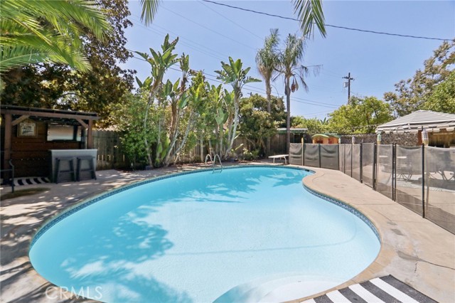 13340 Aetna Street, Valley Glen CA: https://media.crmls.org/medias/0905111b-4ca5-464a-90a0-f0ab0705fee2.jpg