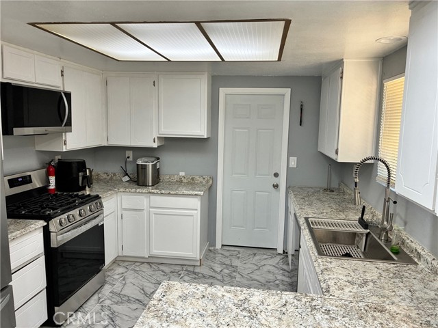 15400 Don Roberto Road, Victorville CA: https://media.crmls.org/medias/09057969-0c0f-4f34-9172-0eee5170e6bd.jpg