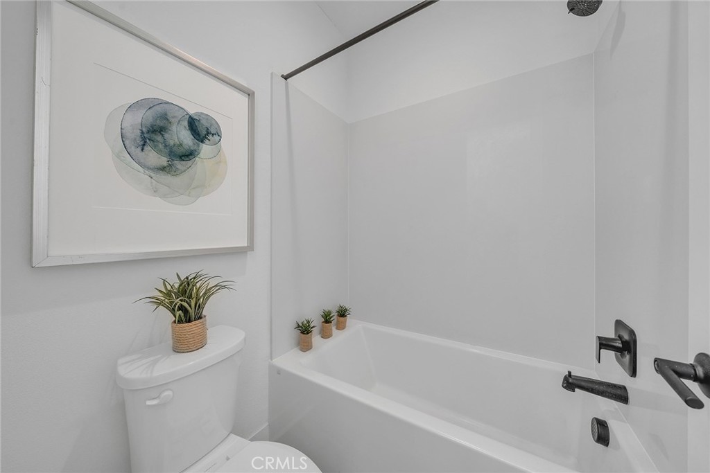 https://media.crmls.org/medias/0905da15-23f3-4263-8d7d-d2585b427eb3.jpg?preset=X-Large